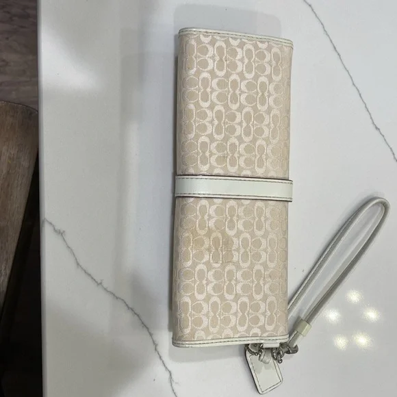 Coach wallet/wristlet - Picture 4 of 5